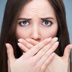 Trồng răng Implant có gây ra hôi miệng hay không?