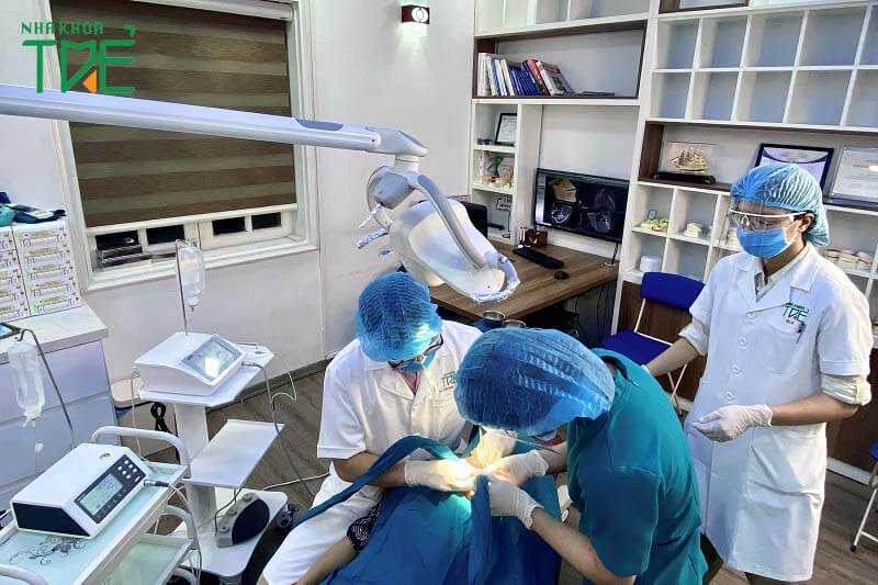 Nha khoa Trẻ thực hiện trồng răng với công nghệ hiện đại, đảm bảo vô khuẩn