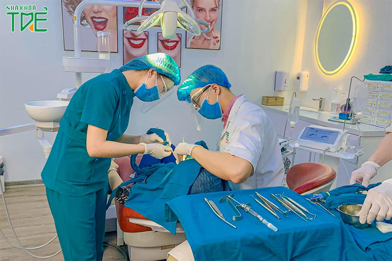 Bác sĩ phẫu thuật nhổ răng khôn giàu kinh nghiệm giúp bạn an tâm điều trị 