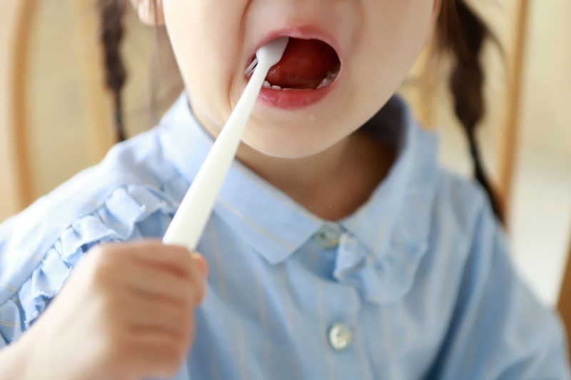 Trẻ em khó chủ động trong việc vệ sinh răng miệng sạch sẽ
