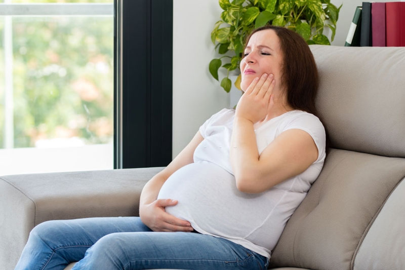 Viêm lợi trùm khi mang thai do thay đổi nội tiết tố