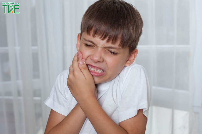 Cách xử lý tình trạng trẻ bị đau răng sưng má