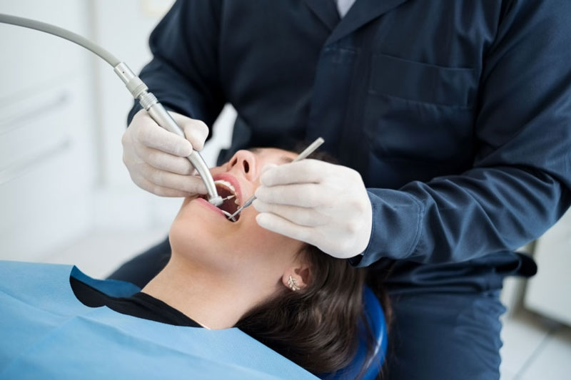 Lấy tủy răng không đau với thiết bị hiện đại