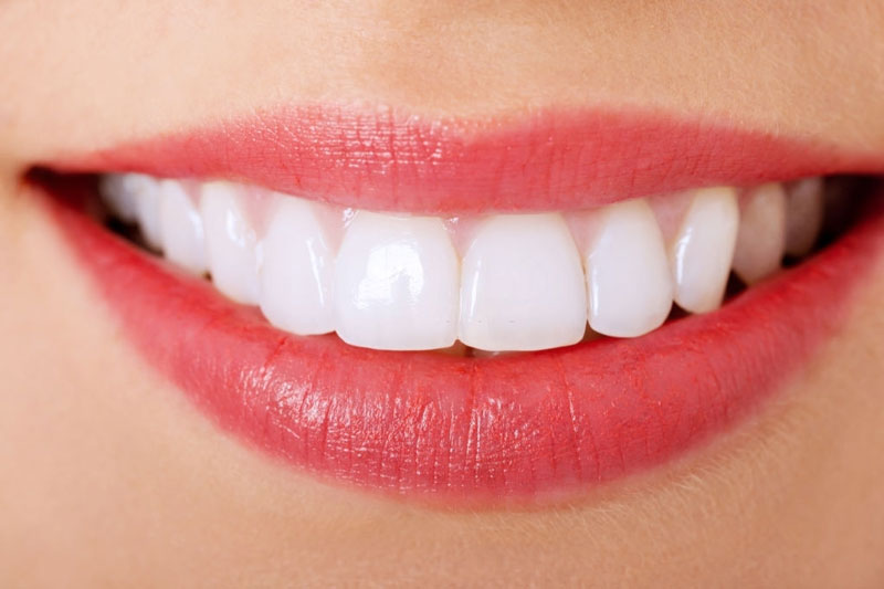Súc miệng dầu dừa giúp hàm răng trắng sáng trở lại