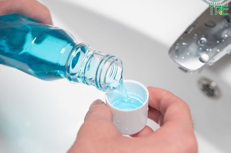 Sử dụng nước súc miệng đúng cách: Bạn đã biết chưa?