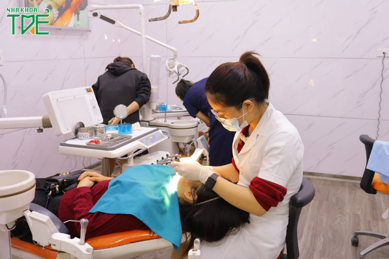 Trám răng không đau nhức bởi bác sĩ giàu kinh nghiệm