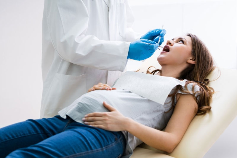 Nên thăm khám để được bác sĩ tư vấn mang thai nên uống thuốc gì để giảm đau răng