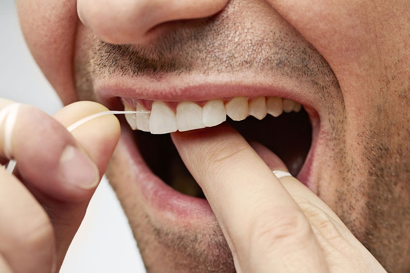 Sử dụng chỉ nha khoa mang lại nhiều lợi ích cho sức khỏe răng miệng