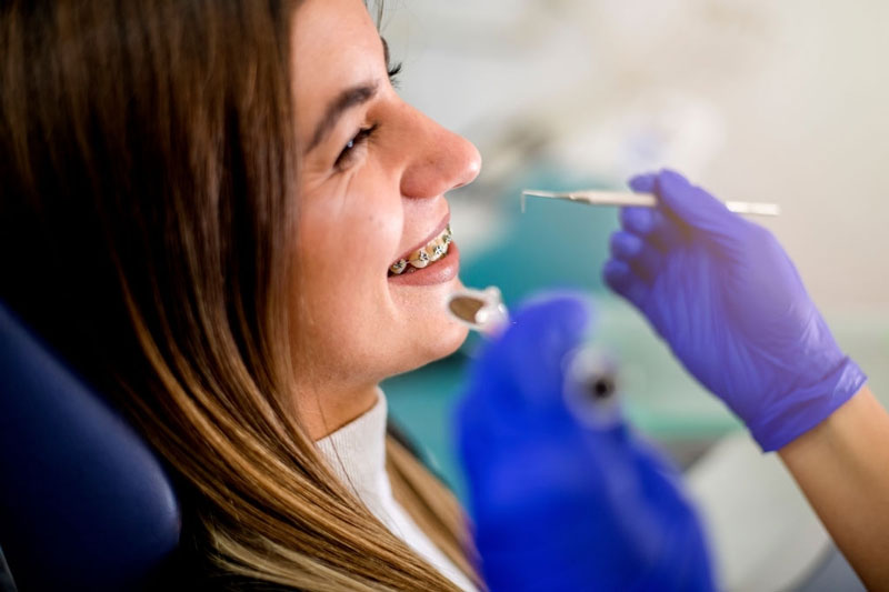 Niềng răng tại nha khoa nhằm khắc phục các khuyết điểm trên răng