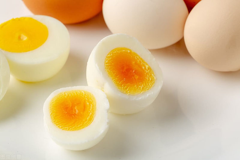 Lòng đỏ trứng là nguồn cung cấp canxi dồi dào
