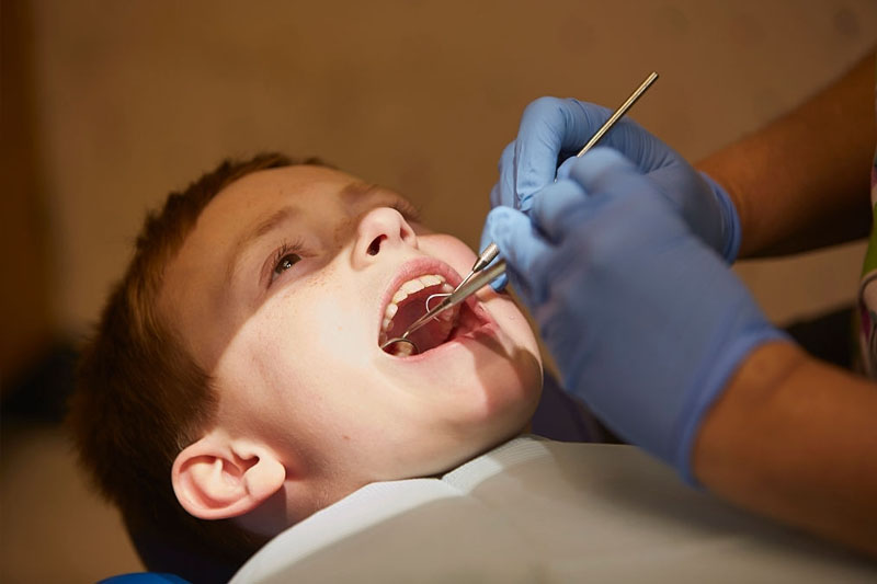 Thực hiện nhổ răng đúng cách, đúng quy trình cho trẻ