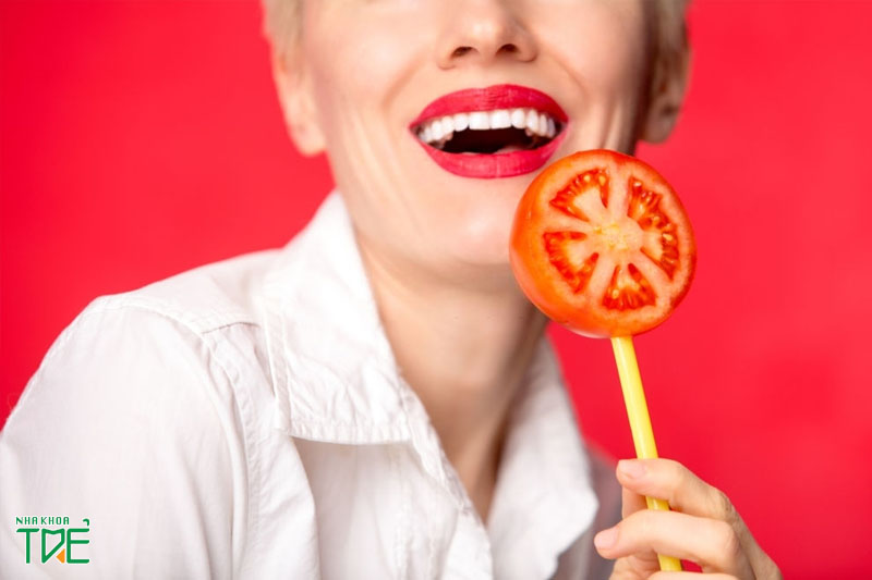 Bí quyết làm trắng răng bằng cà chua “cực” đơn giản tại nhà