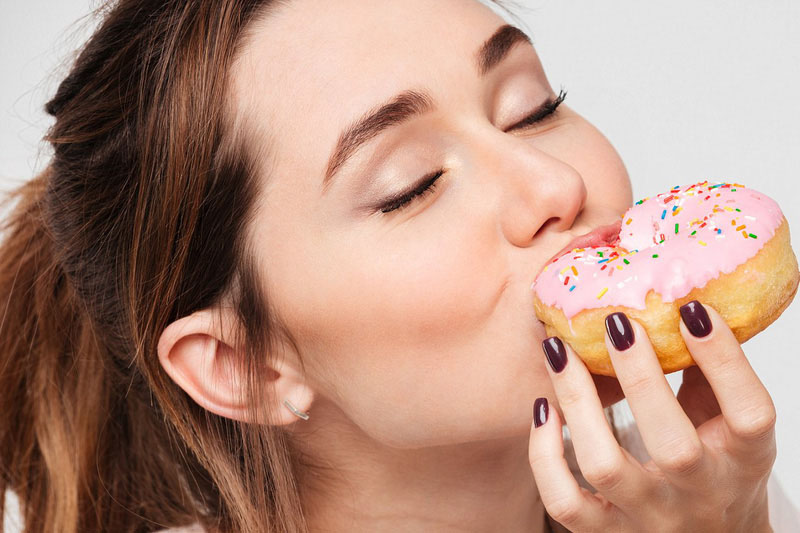 Ăn nhiều đồ ngọt làm tăng nguy cơ sâu răng