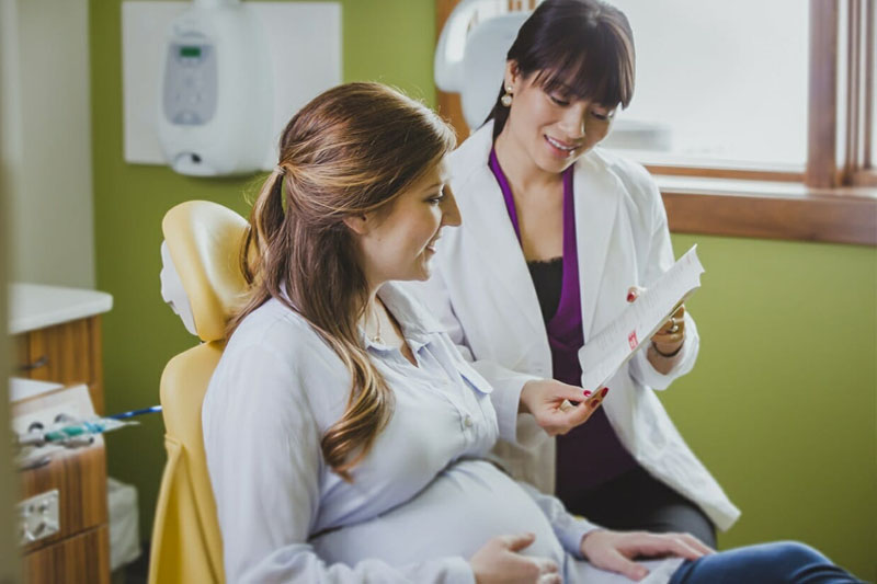 Phụ nữ mang thai thì không nên chụp X-quang răng