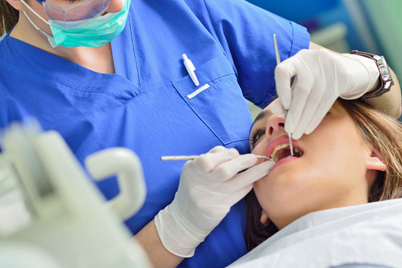 Điều trị triệt để các bệnh lý răng miệng gây hôi miệng