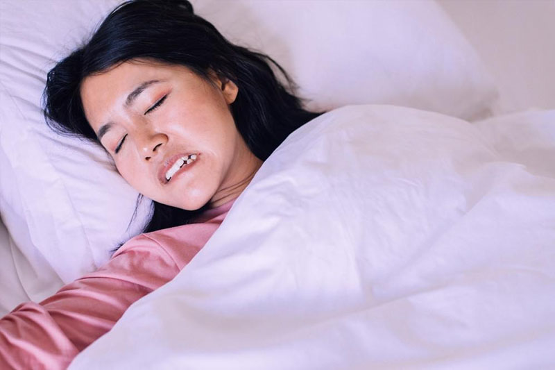 Nghiến răng thường xảy ra trong vô thức nhất là lúc ngủ