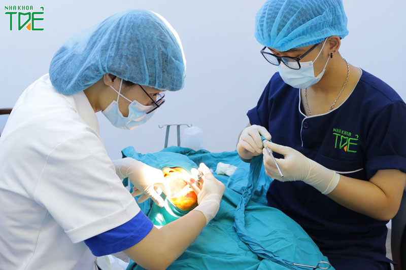 Trồng răng tại nha khoa uy tín để đảm bảo an toàn, kết quả tối ưu