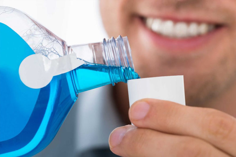 Đừng quên súc miệng sau khi đánh răng để diệt khuẩn hiệu quả
