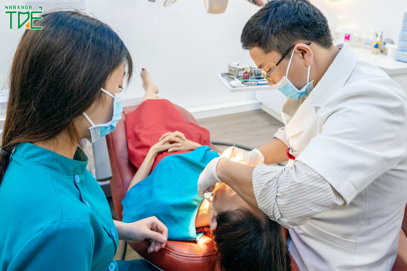Thăm khám trước để xác định nhổ răng khôn có được bảo hiểm y tế không
