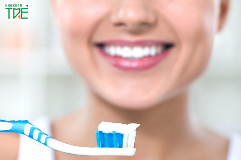  Chăm sóc răng miệng đúng cách sau làm răng sứ