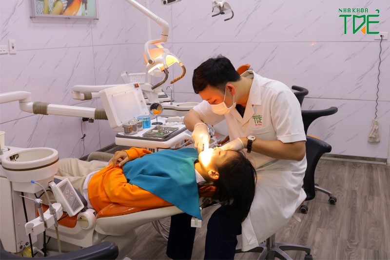 Khám răng miệng định kỳ để phát hiện sớm bệnh viêm quanh răng