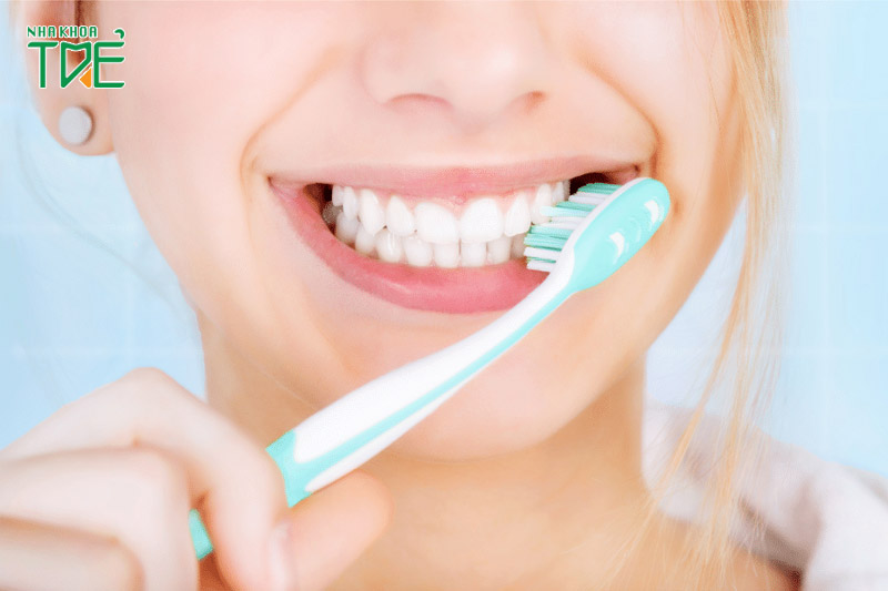Làm sạch răng miệng đễ dàng với hàm răng thẳng đều