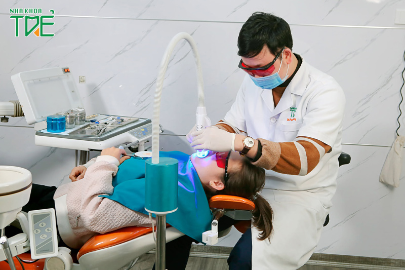 Tẩy trắng răng Laser Whitening khắc phục răng ố vàng, xỉn màu hiệu quả