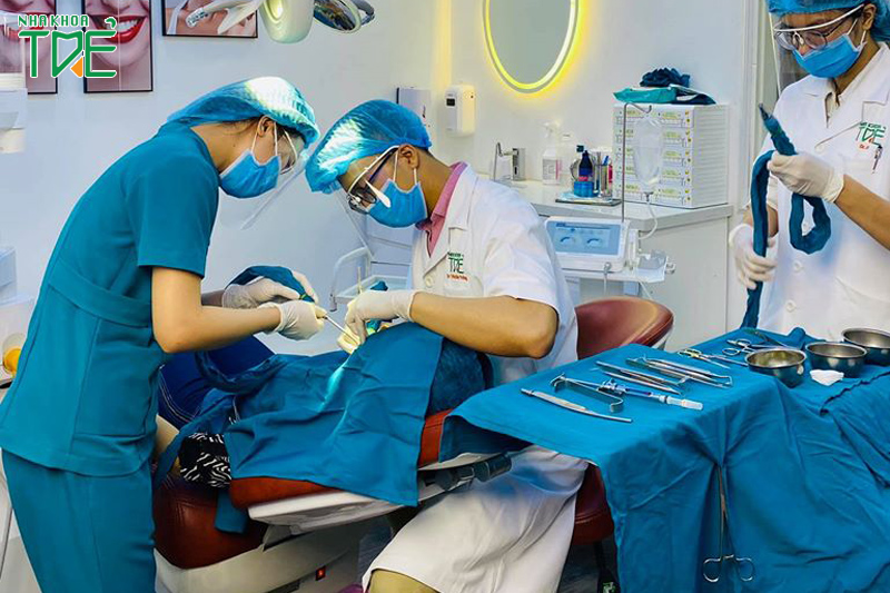 Trồng răng Implant an toàn tại Nha Khoa Trẻ