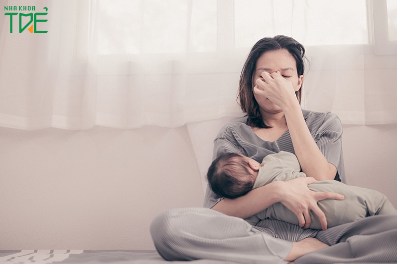 Răng ê buốt sau sinh khiến ảnh hưởng cả tâm lý lẫn sức khỏe bà mẹ