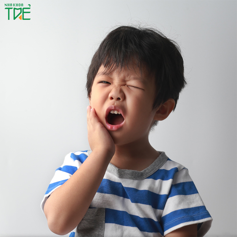 Răng trẻ em bị lung lay phải làm sao? Bao lâu thì nhổ?