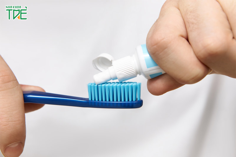 Sau khi tẩy trắng, bệnh nhân cần chải răng ít nhất 2 ngày/lần